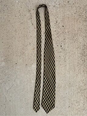 Italo Ferretti Italy 100% Silk Jacquard Geometric Medallion Luxury Tie